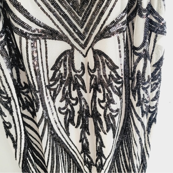 R&M Beautiful flowy gown in champagne and black - Picture 5 of 7